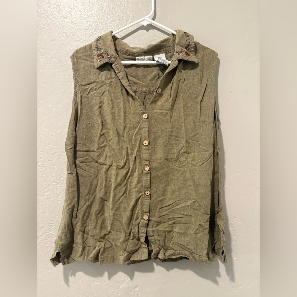 White Stag Olive Green Sleeveless Button Up Blouse